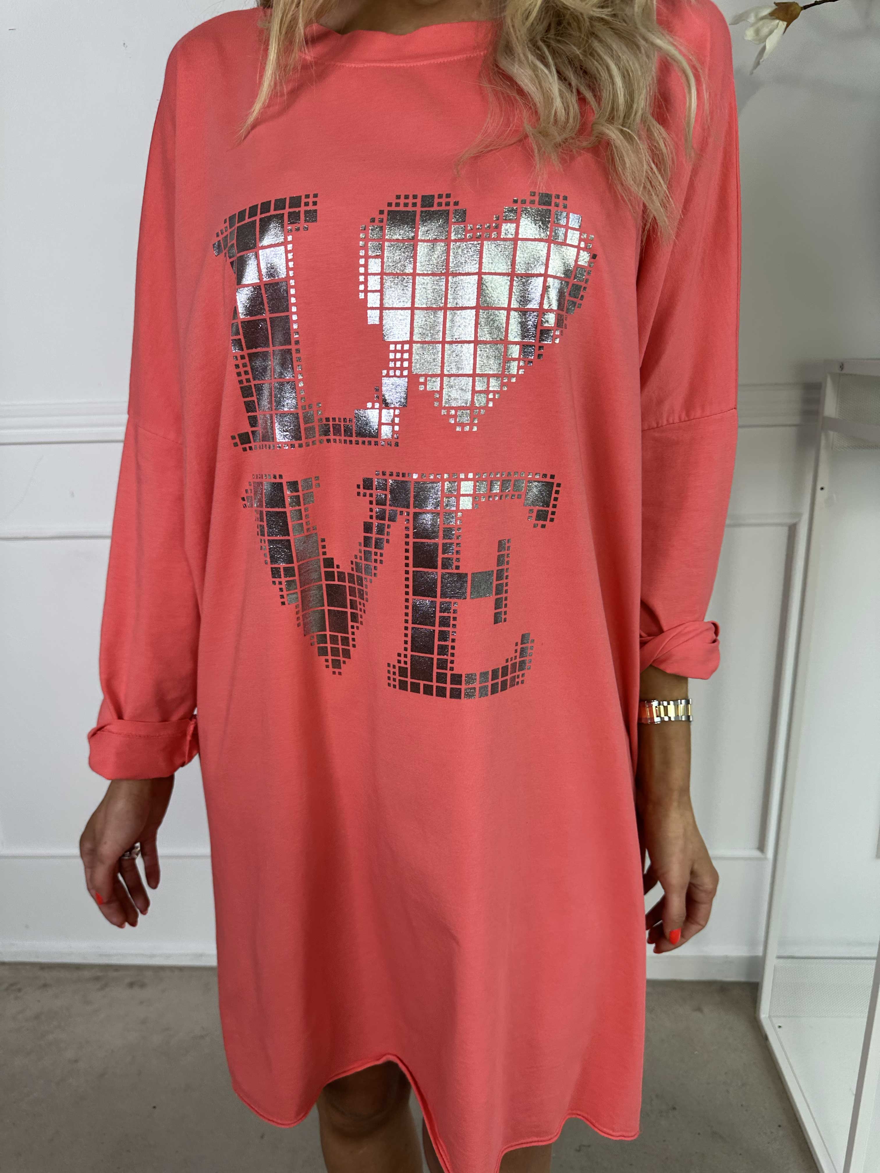 Oaklyn - Blød joggingkjole i bomuld med sølv skrift foran